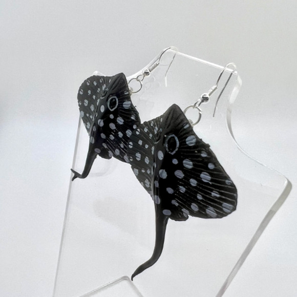 Stingray Earrings - Ocean Animal Earrings - Beach Earrings - Teacher Earrings - Picture 7 of 9